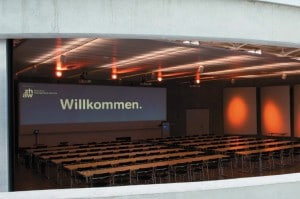 Aula mit Laser-Projektion