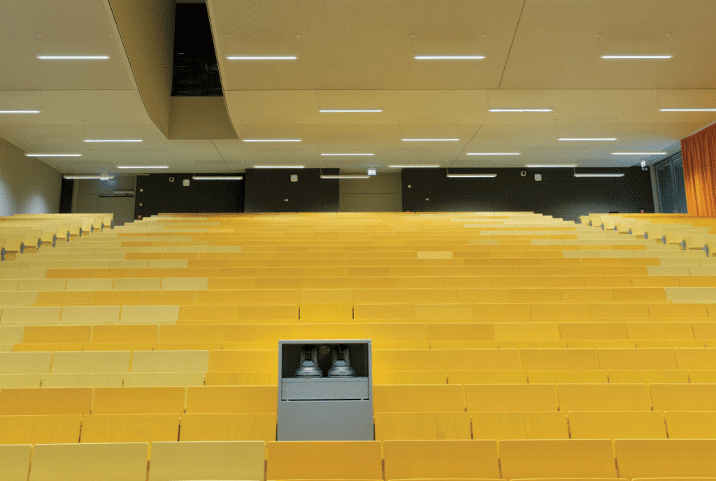 hörsaalzentrum-der-universität-kassel-blick-vom-podium