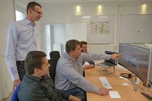 Teamwork und Kommunikation spielen für den Beruf des Fachplaners Medientechnik eine wichtige Rolle – wie hier beim Team im Planungsbüro hmpartner.