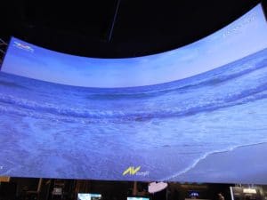 AV Stumpfl 8K und curved Leinwand