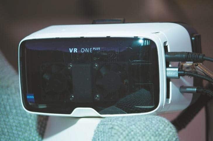 Detailansicht VR-Brille mit Lüftern und Kühlkörper