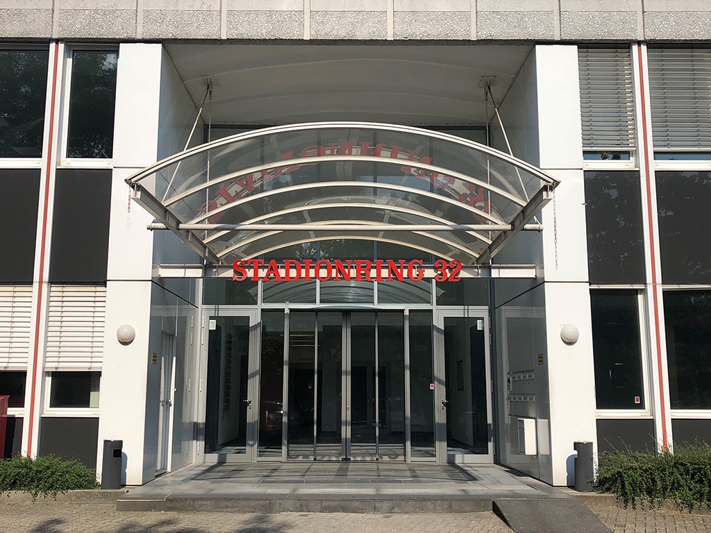 Eingang der Neumann&Müller-Niederlassung in Düsseldorf am Stadionring