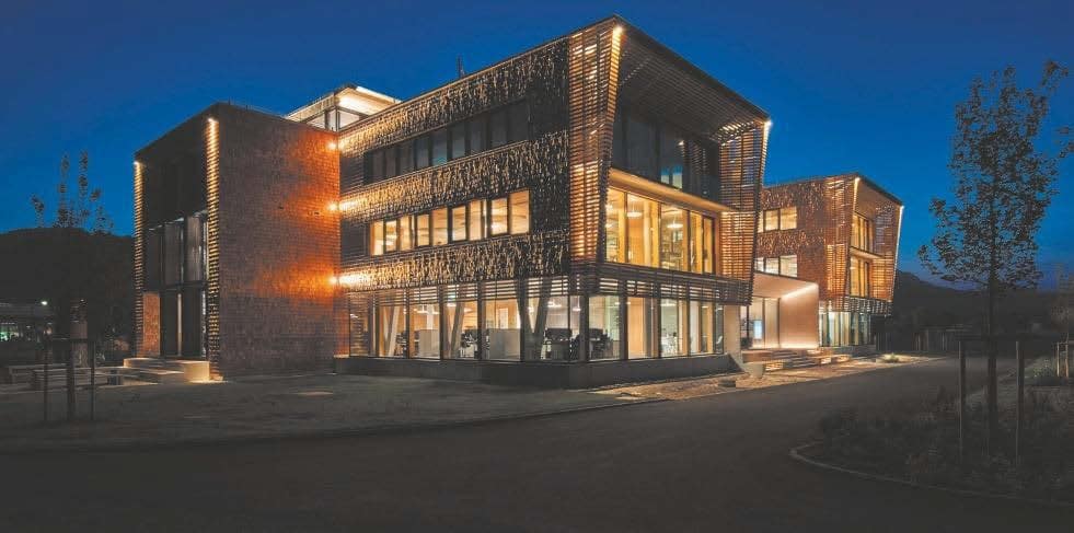 Außenbeleuchtung des neuen Verwaltungsgebäudes der Bora Vertriebs GmbH & Co KG 