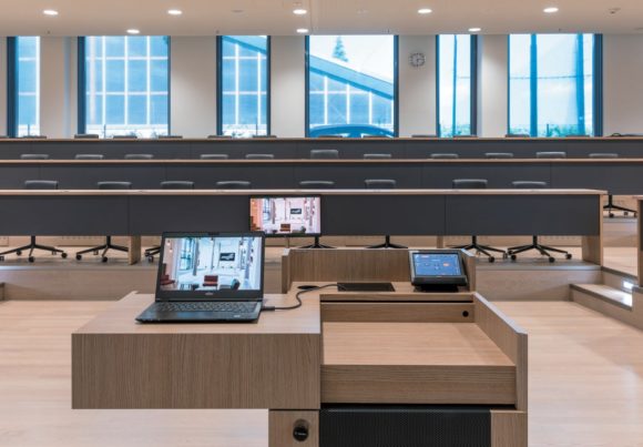 Blick vom Teacher Desk in einen der Harvard-Räume