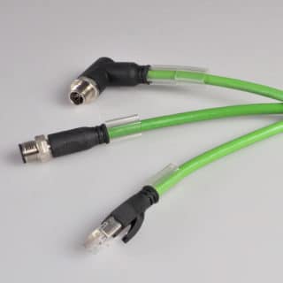 Neu im Katalog: Industrial Ethernet-Patchkabel mit angespritzten RJ45- und M12-Steckern.