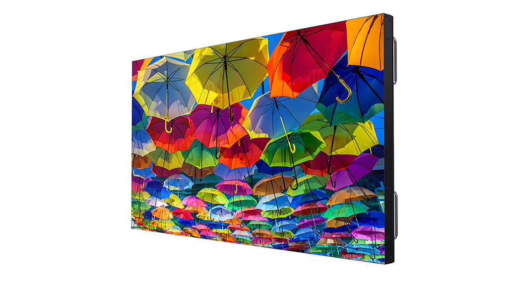 Neues LCD-Display von Christie mit bunten Regenschirmen auf dem Screen