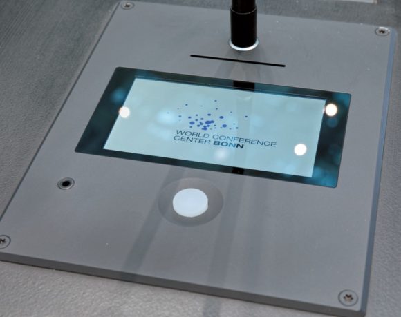 Retrofit: Sprechstellenausführungen mit Slots für RFID-Karten und integrierten videofähigen Touchscreen-Displays