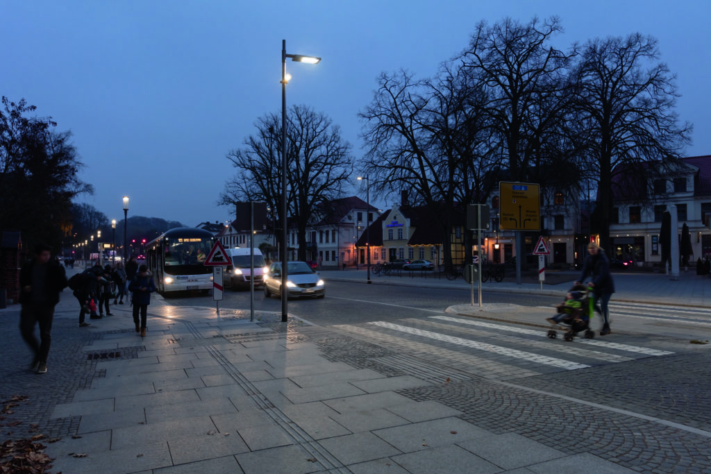 Fußgängerüberweg des neu gestalteten Alexandrinenplatz in Bad Doberan