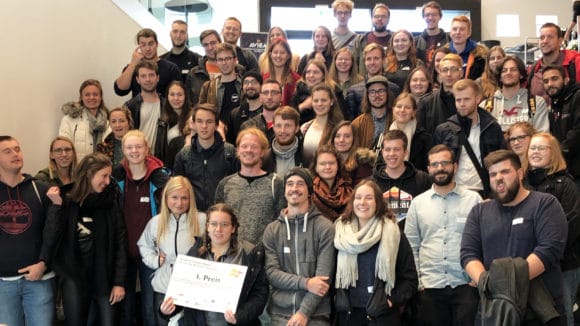 Gruppenbild der etwa 70 angereisten Studierenden der THM Giessen des Studiengangs Eventmanagement und Eventtechnik