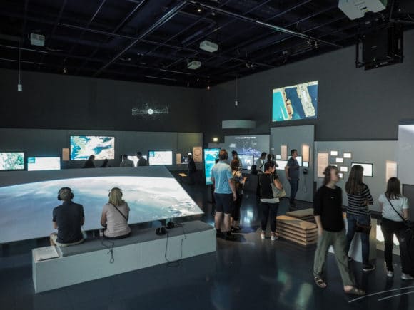 Ausstellungsbereich „Global Shift“ des Ars Electronica Centers (AEC)