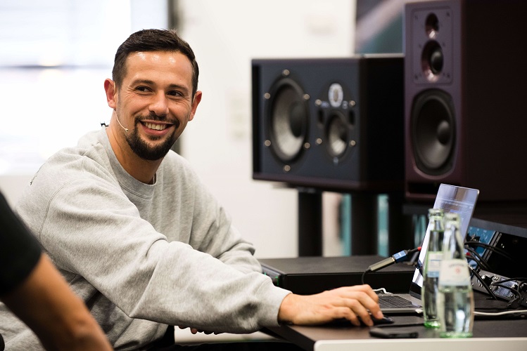 Hip-Hop-Produzent Juh Dee zeigte im Master Class Workshop eine seiner Produktionen mit Adel Tawil.