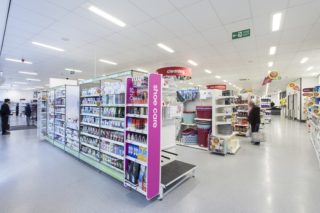 Die britische Supermarktkette Wilko beleuchtet mehr als 380 Filialen und zwei Logistikzentren mit einer LED-Lichtlösung der Marken Thorn und Zumtobel.