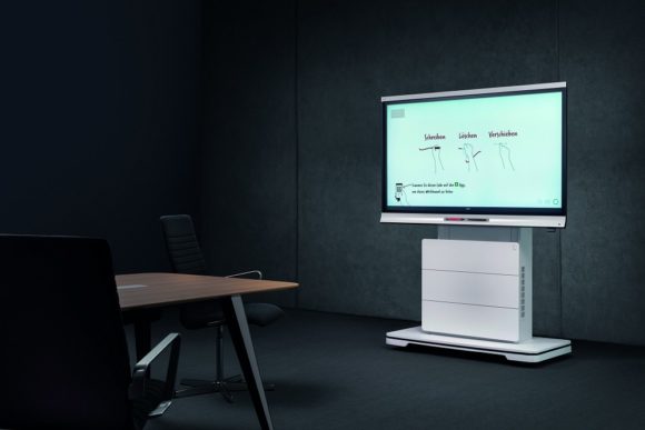 Medienmöbel S1 von Holzmedia für die interaktive Zusammenarbeit von Teams an Touch-Displays