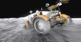 In der virtuellen Wirklichkeit können Besucher im Rover über die Mondoberfläche fahren.
