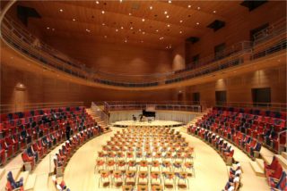 Der Pierre Boulez Saal kann mit seinem expressiven und wandlungsfähigen Innenraum in verschiedenen Konfigurationen variabel gestaltet werden.