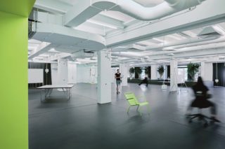 Im Innovation Lab von Zalando in Berlin wurden die Meetingbereich nach den Vorstellungen des Architekturbüros de Winder Architekten umgesetzt.