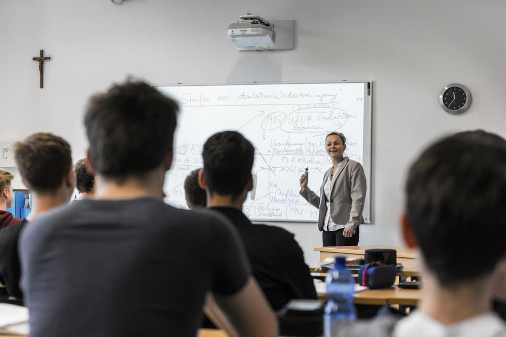 Perfekte Performance im Unterricht: Medienmöbel für Schulen