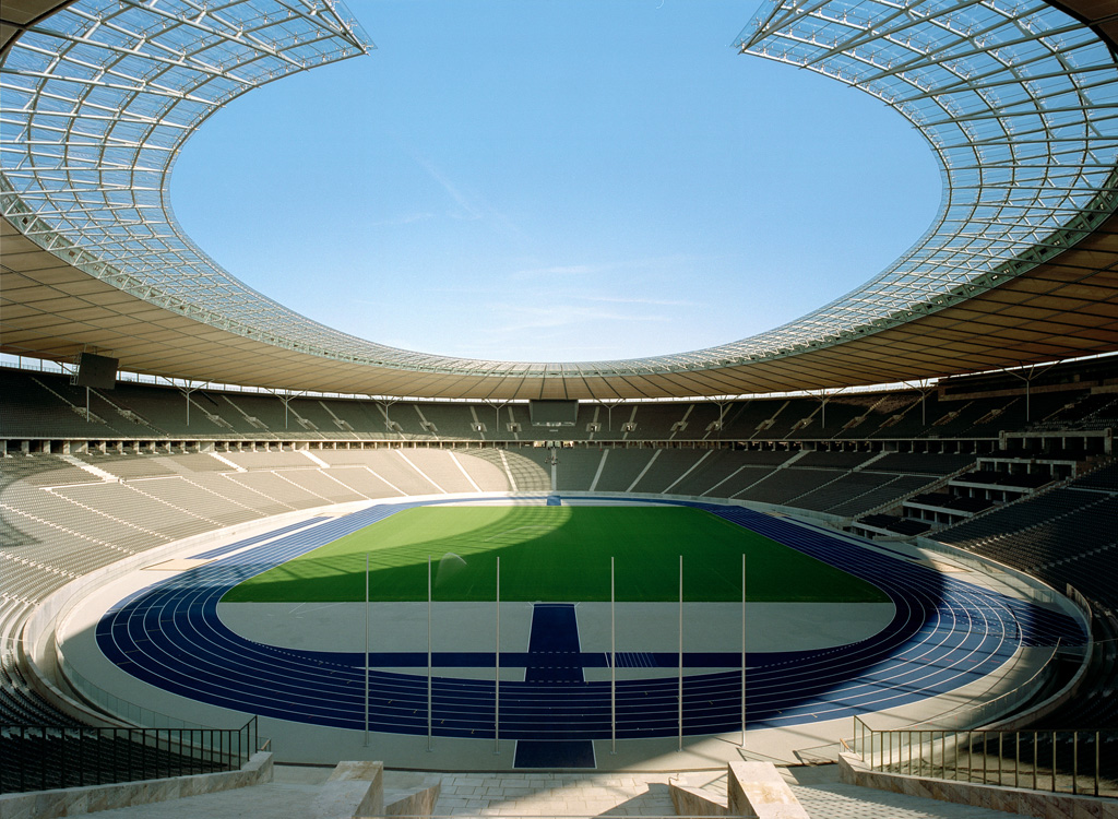 Blick auf das Spielfeld im Olympiastadion in Berlin
