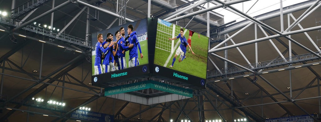 Hisense Displaywürfel in einem Stadion