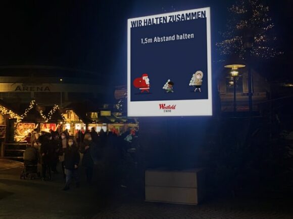 Innlights Displaysolutions LED-Pylone im Centro Oberhausen bei Nacht