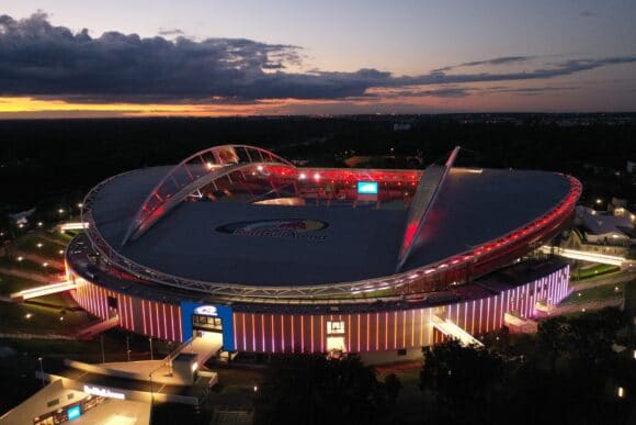 Red Bull Arena Leipzig beleuchtet