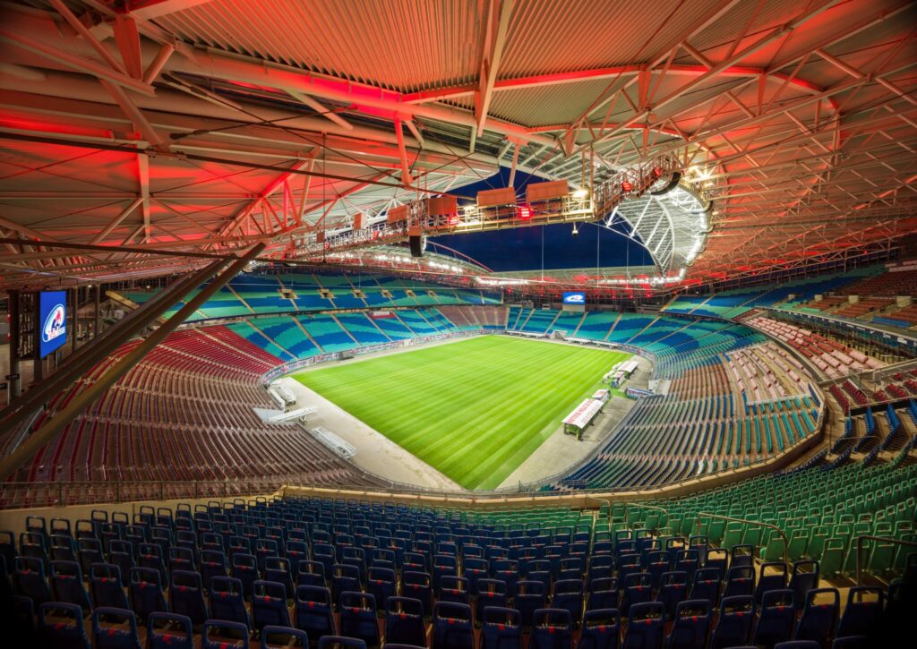 Red Bull Arena Leipzig Reflexion des Lichtes an der Metalldecke