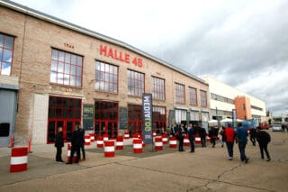 Medialog 2021 vor der Halle 45