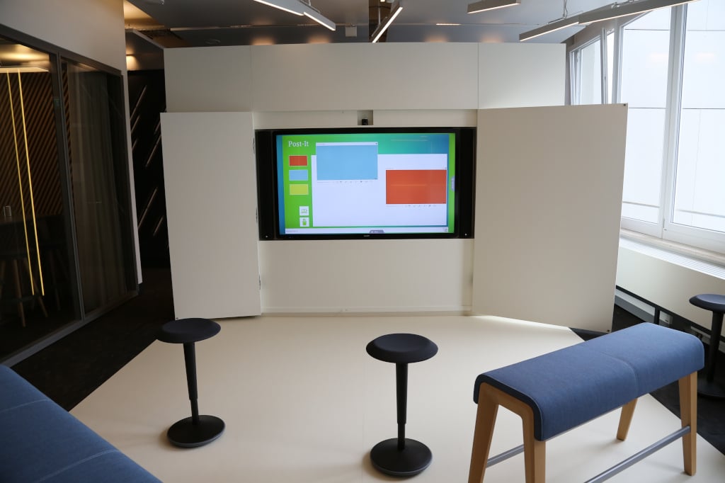 Whiteboard und Chart mit Post-It-Funktion im DATEV Experience Center