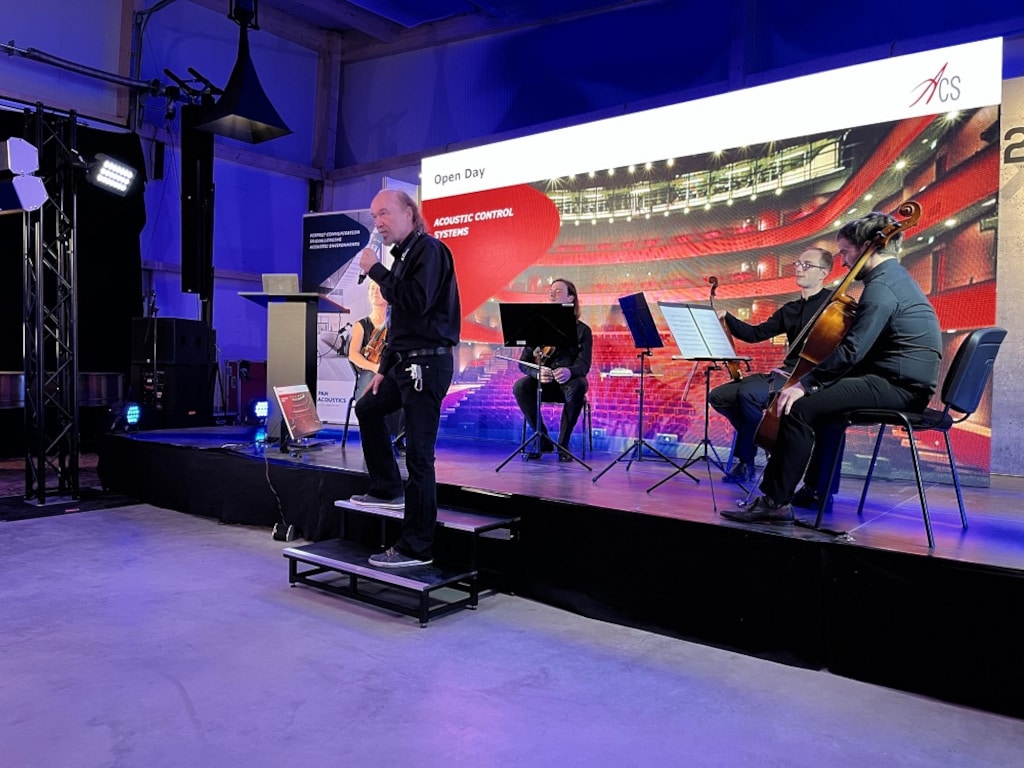Demohalle von Pan Acoustics mit Udo Borgmann