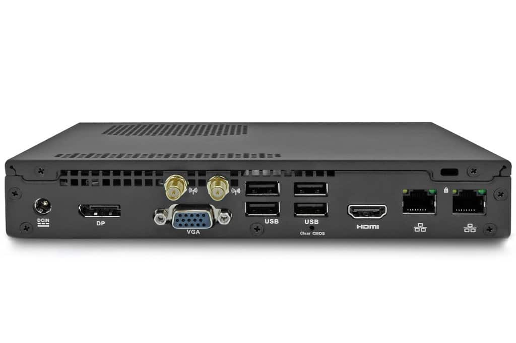 Rückseite des BQ611 Mini-PCs von Giada mit drei Display-Ausgängen