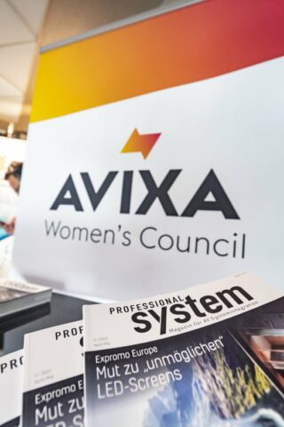 AVIXA-Women´s-Council-Logo mit Professional-System-Heftausgaben