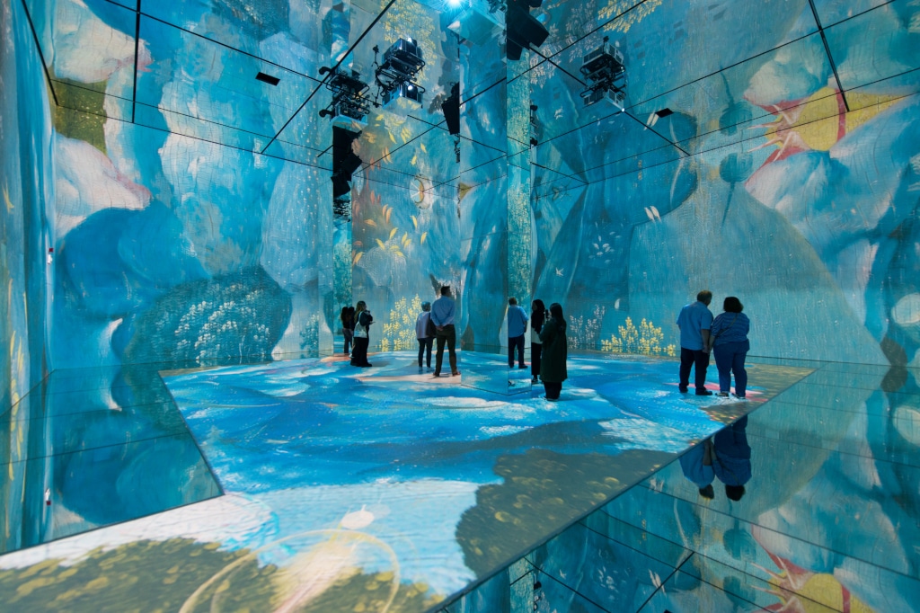 Blaugestalteter Raum, Frameless, immersives Kunsterlebnis