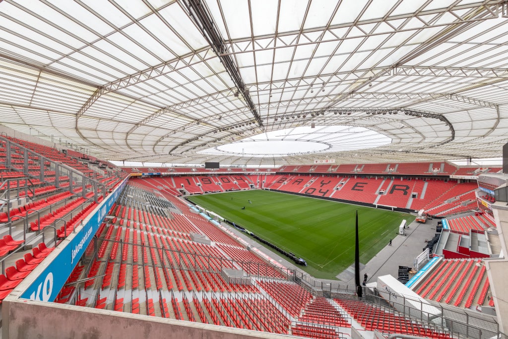 Tribüne der BayArena Leverkusen mit Arrays