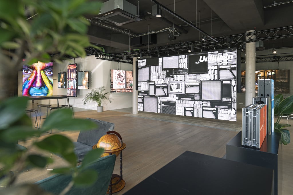 Rental-Wall-Upad IV mit 2.6 mm PP in einer 9 × 5-Konfiguration mit einer Größe von 4,5 × 2,5 m bei Unilumin
