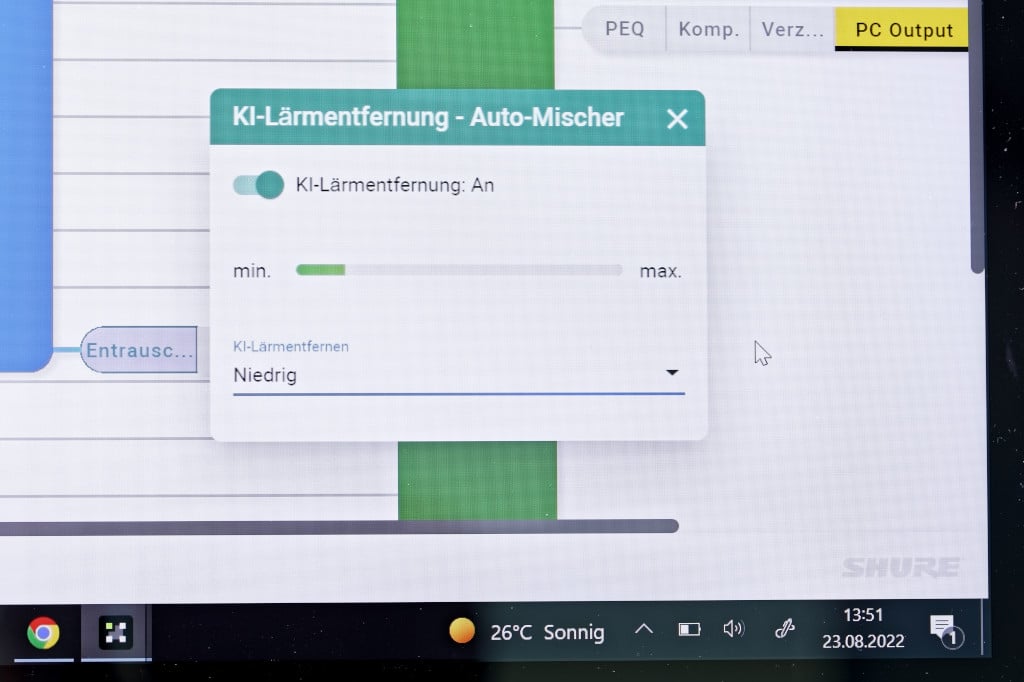 „KI-Lärmentfernung“-Software auf Laptop