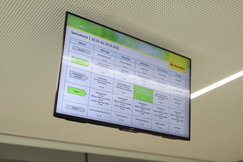 Digital-Signage-Anwendung zeigt Speisekarte