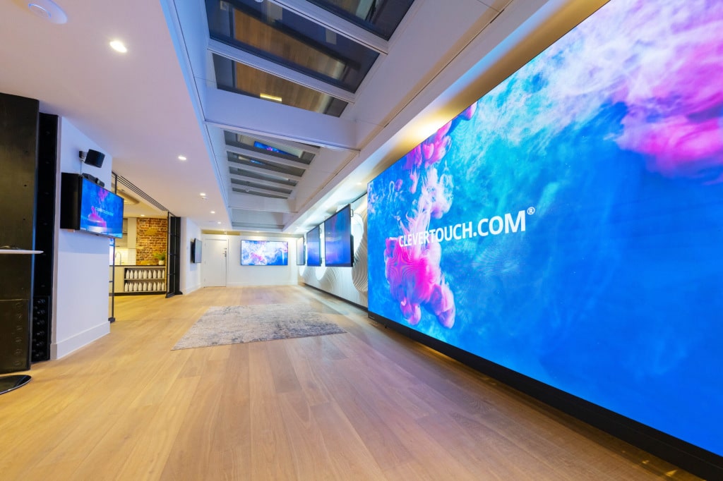 Clevertouch Videowand in der London Gallery