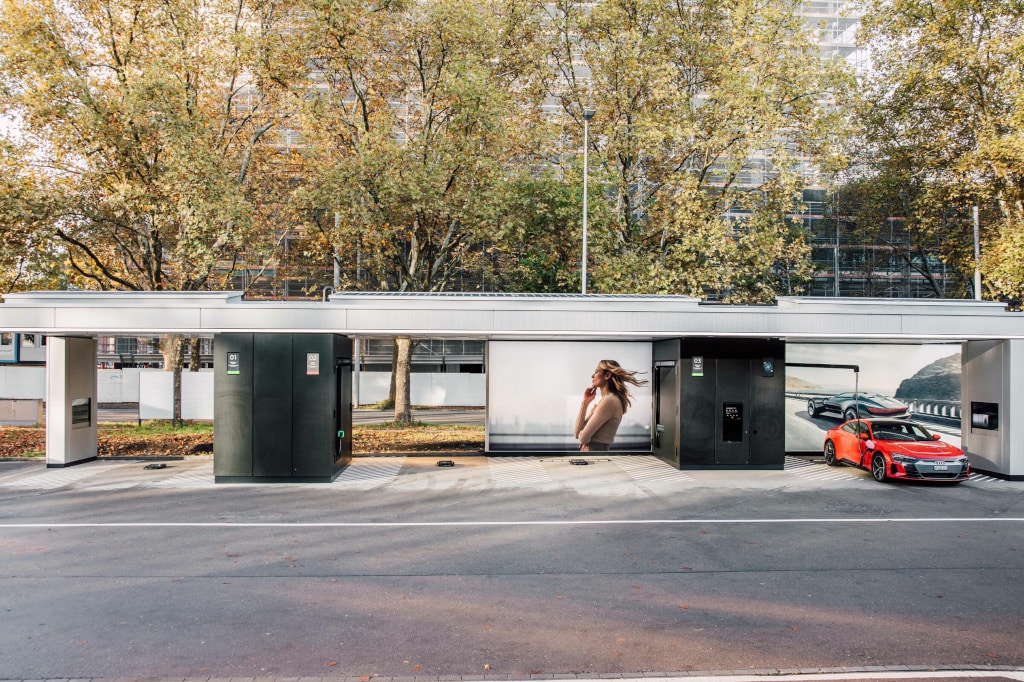 Audi charging hub Zürich frontal bei Tag