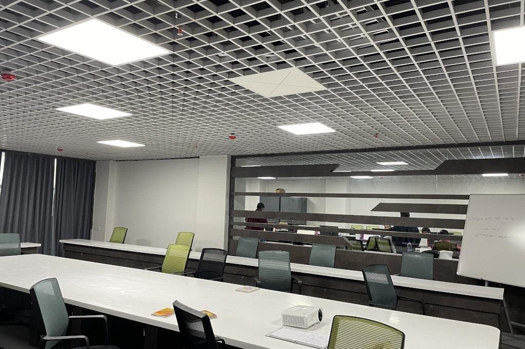 Sennheiser TeamConnect Ceiling 2 im KIIT Bhubaneshwar montiert