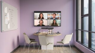 Büro mit Videokonferenz