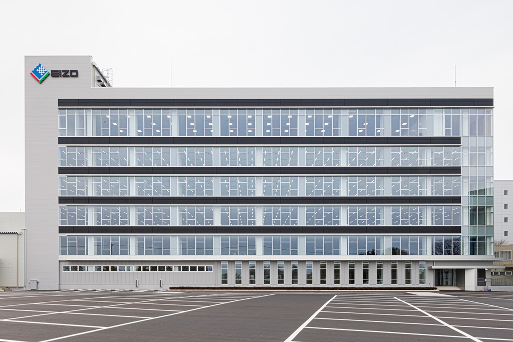Front des Technologiezentrums von EIZO