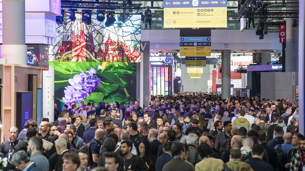 Menschenmenge auf der ISE 2025