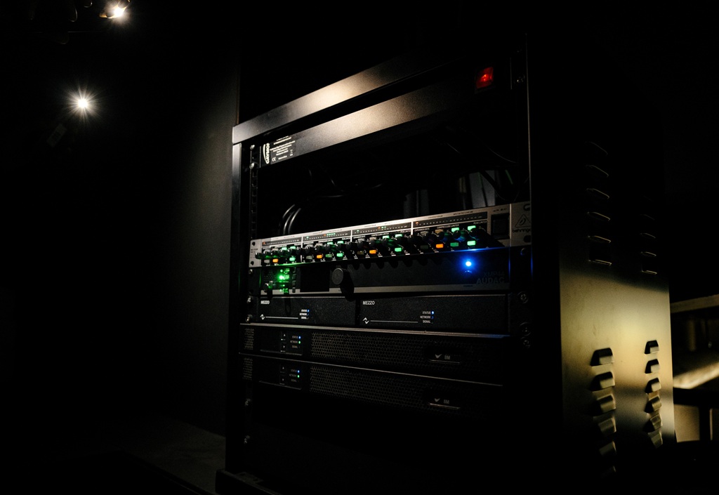 Zum Einsatz kommen Verstärker der Modelle Mezzo, Unica und Quattrocanali von Powersoft