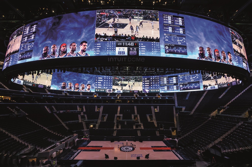 360-Grad-LED-Ring im Inneren der Sportarena Intuit Dome 
