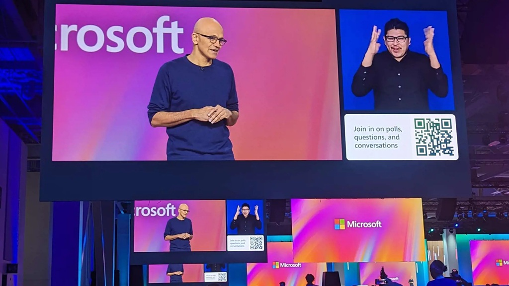 Satya Nadella auf der Bühne bei Microsoft Ignite