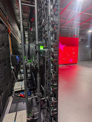 Blick ins Innere der LED-Wand